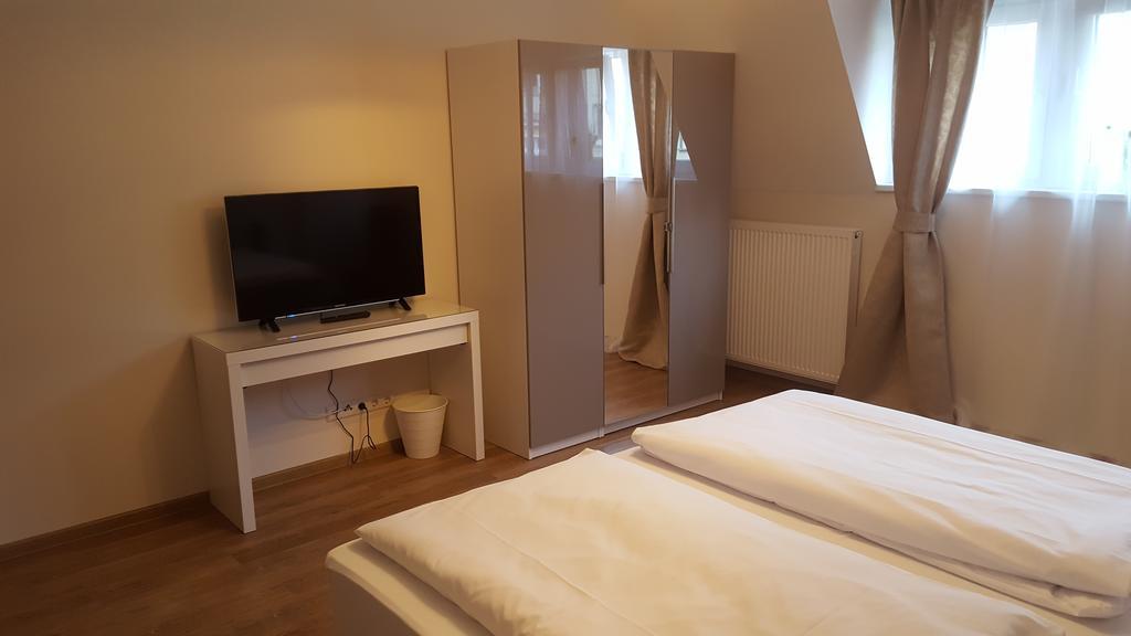 Hotel Ravene Cochem Exterior photo